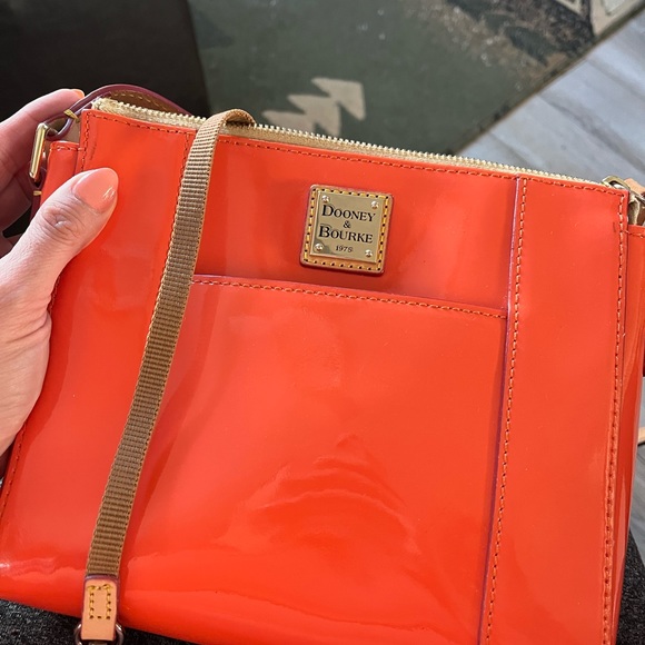 Dooney & Bourke Handbags - ✨Purse ✨👛